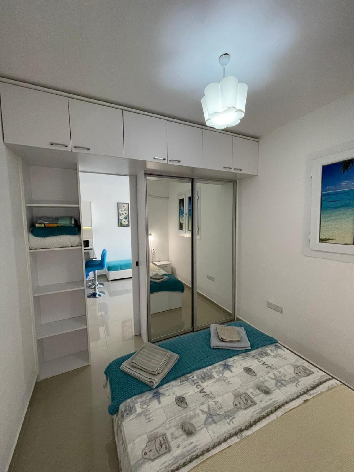 Blue Apartment In 5* Ceasar Resort Trikomo Exterior foto